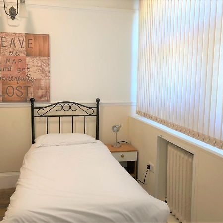 Budget Rooms Crosskeys Νιούπορτ Εξωτερικό φωτογραφία